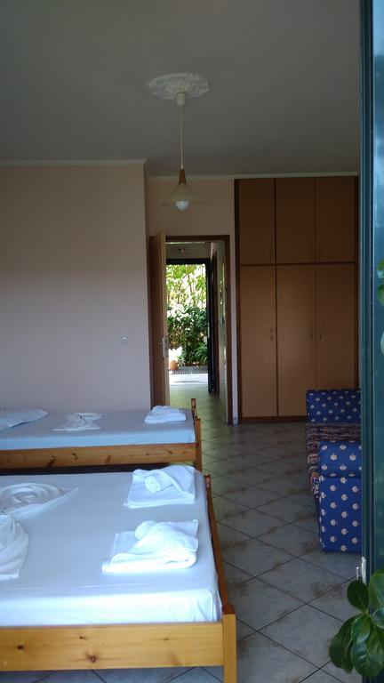 Nikolitsa Apartments Glyfada  Buitenkant foto