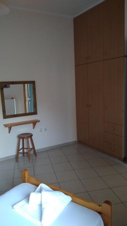 Nikolitsa Apartments Glyfada  Buitenkant foto